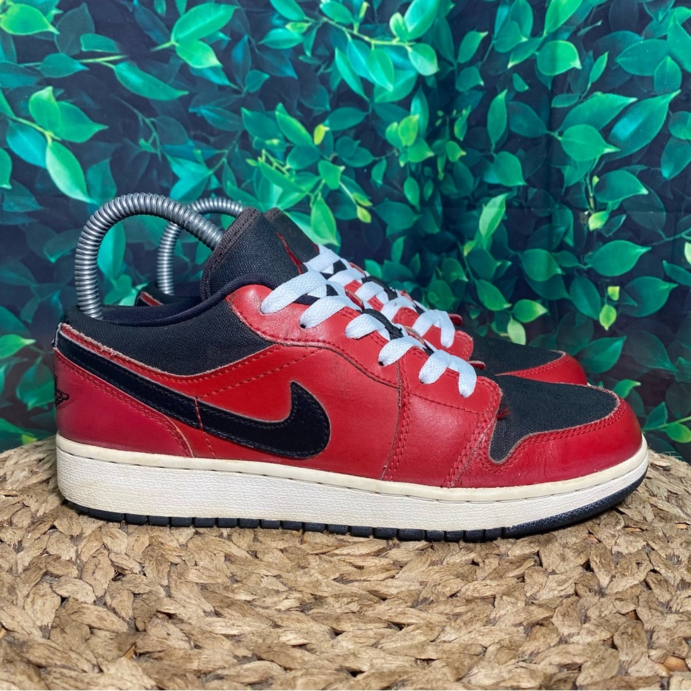 Jordan 1 low gym bred red black Kids 5.5 womens 7